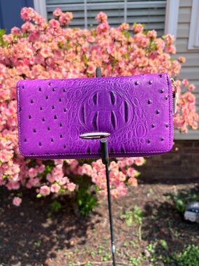 Le Miel Vibrant Purple Textured Zip-Around Wallet with Gold Accent NEW